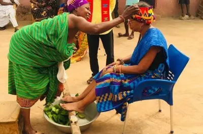 Ceremonia y clase de tejido Kente en Bonwire, cerca de Kumasi