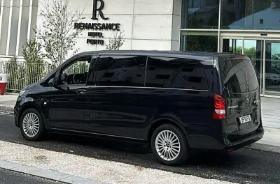 Traslado de Cascais al aeropuerto de Lisboa: Sedan o van