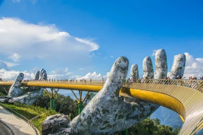 Entdecke ba na hills und die golden bridge bei einer privaten tour mit seilbahn, buffet, fantasy park spielen und hin- und rücktransfer ab da nang.