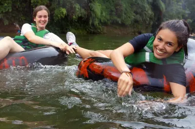 San Cipriano selva tropical: Día completo de tubing y cascadas