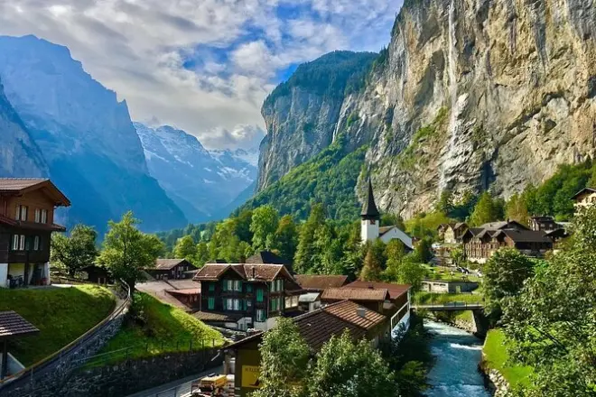 Swiss Alps tour from Bern: Caves, Grindelwald, Lauterbrunnen
