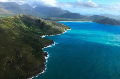 90-minütiger Rundflug mit dem Hubschrauber über Hinchinbrook Island