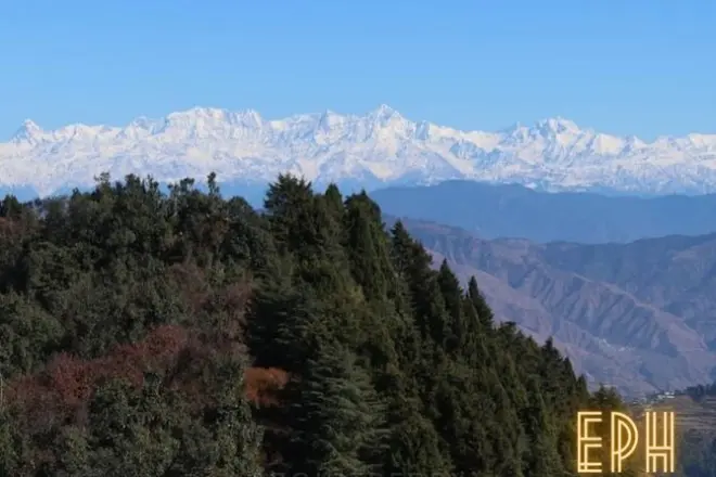 Kaflani Wanderung in Mussoorie mit Blick ins Himalaya-Tal