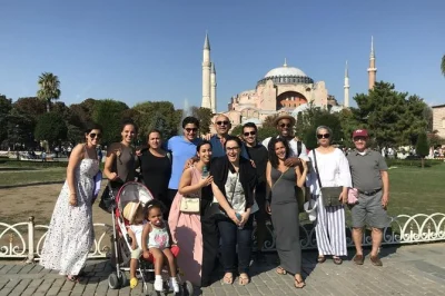 Erlebe istanbuls altstadt mit privatem guide – hagia sophia, blaue moschee, zisterne und großer basar ohne wartezeiten. flexible zeiten inklusive.