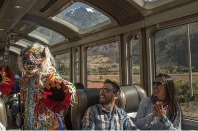 Frühstart in cusco für eine zugfahrt durch die anden, geführte tour durch machu picchu und zeit zum entdecken. inklusive abholung, tickets und lokalem guide.