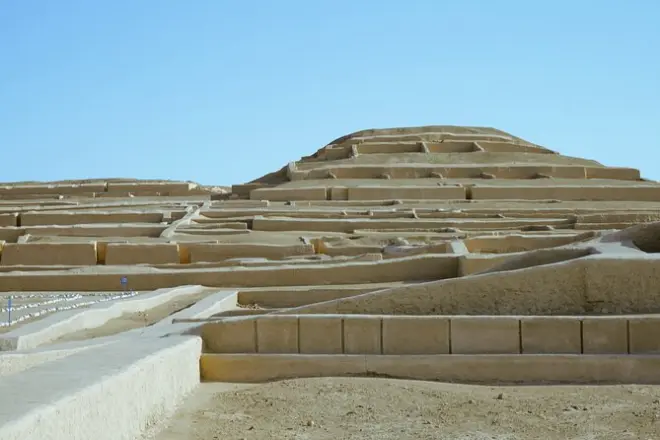 Cahuachi Pyramiden in Nazca: Antike Zeremonialstätte