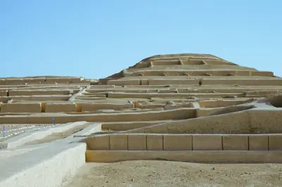 Cahuachi Pyramiden in Nazca: Antike Zeremonialstätte