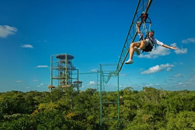 Viva a emoção na selva de cancún com circuito de tirolesa, mergulho em cenote, passeio de atv e balanço bungee. guia local, lanche e almoço inclusos, com opções flexíveis.