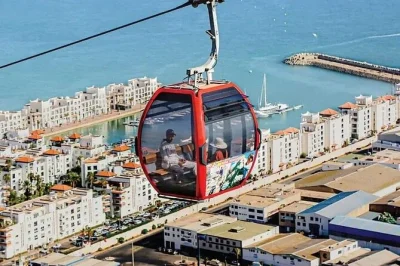 Siente agadir desde el teleférico hasta kasbah oufella, pasea por el animado souk el had y descubre los secretos del aceite de argán bereber, con recogida en hotel incluida.