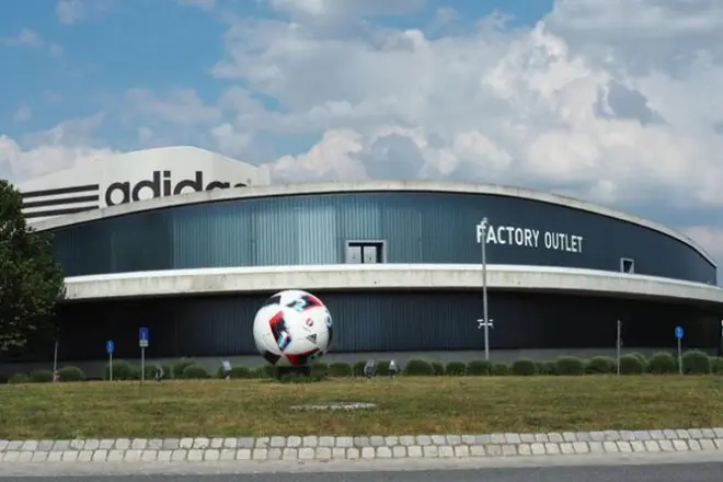 Nuremberg: Campos de concentração nazistas e fábrica Puma Adidas