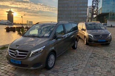 Atterra ad amsterdam schiphol e viaggia comodo con un’auto privata o minivan verso qualsiasi destinazione nei paesi bassi. pickup flessibile, autista locale e acqua in bottiglia inclusi.