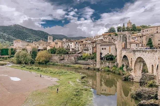 Girona Old Town Walking Tour: Medieval Streets & Guide