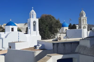 Entdecke santorinis älteste dörfer, erkunde die akrotiri-ruinen und lausche spannenden geschichten – private tour mit flexiblem ablauf, hotelabholung und eintritt inklusive.