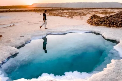 Découvrez le silence de siwa oasis, flottez dans les lacs salés, domptez les dunes et explorez des temples antiques lors de ce circuit tout compris de 3 jours au départ du caire avec transfert et r