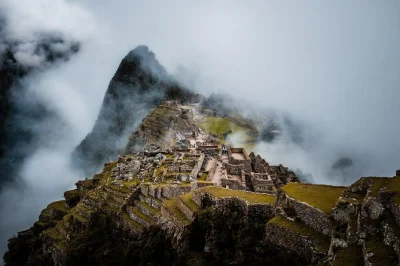 Descubre el valle sagrado, el mercado de pisac, viaja en tren a machu picchu y pasa la noche en aguas calientes. incluye recogida en hotel.