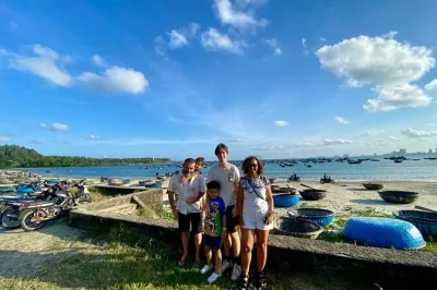 Explore as montanhas de mármore, a praia de my khe, comida de rua e um passeio ao pôr do sol pelo rio han em da nang. opções de tour privado ou em grupo pequeno.