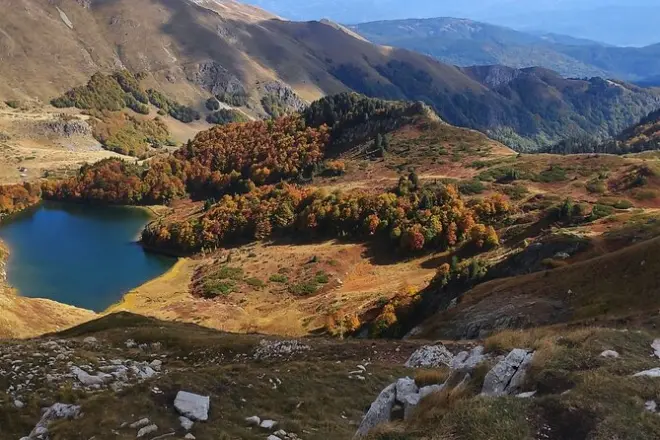 Jeep a la cima Zekova glava desde Kolasin por ruta de 30 km montaña