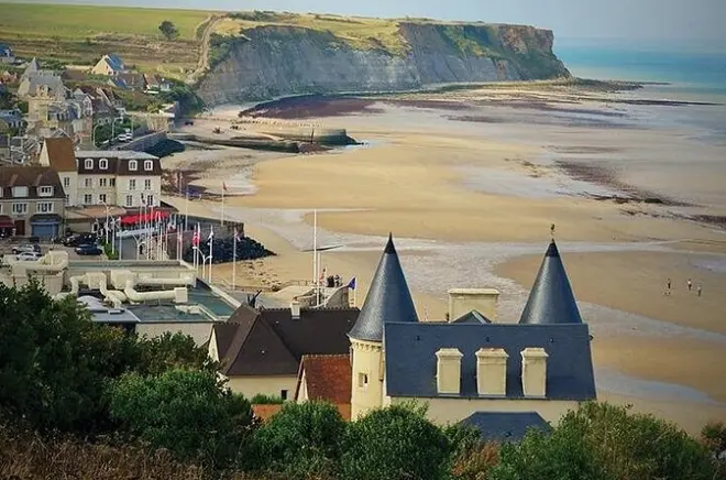 D-Day Beaches Tour from Bayeux: British & Canadian Landings