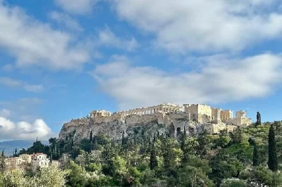 Erlebe athen hautnah: private halbtagestour zur akropolis, durch die verwinkelten gassen von plaka und mit atemberaubendem blick vom lycabettus. inklusive abholung.