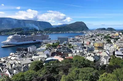Alesund highlights tour: Mount Aksla, Giske Church, lighthouse