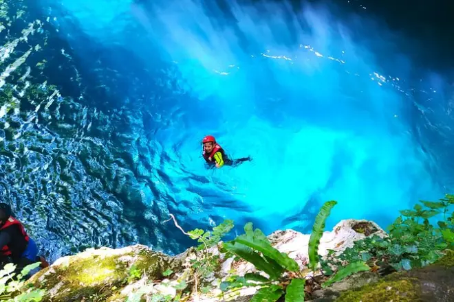 Canyoning in der Toskana: Rutschen, Sprünge und kostenlose Fotos