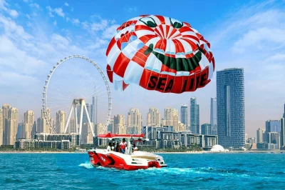 Vivez l’expérience unique du parasailing à dubaï au-dessus de palm jumeirah et jbr beach. Équipage local, photos offertes, départ depuis dubai harbour. réservez en ligne dès maintenant.