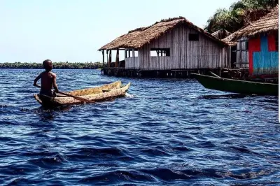 Nzulezu Stilt Village Tour: Boat Rides & Canoe Fishing