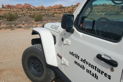 Feel the wild side of arches near moab—jeep backroads, dinosaur tracks, ancient stories, and local snacks. includes pickup and a guide who knows every turn.