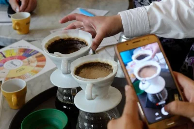 Scopri il caffè colombiano a bogotá con un esperto locale: degustazioni speciali, storia del caffè e consigli da barista a chapinero. gruppi piccoli, tutte le degustazioni incluse.