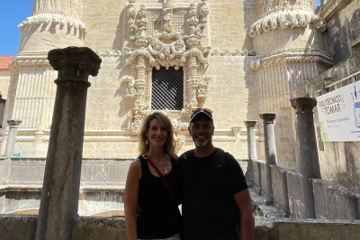 Scopri i castelli templari di tomar, attraversa il fiume in barca fino ad almourol e passeggia per le vie medievali con una guida privata—ritiro in hotel incluso.