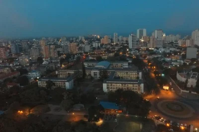 Explore maputo’s top sights in 3 hours—railway station, feima craft market, fortress & more. includes hotel pickup, guide & entry fees. book your city tour!