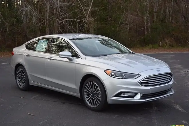 Private Car Shuttle Santa Marta to Cartagena: Luxury Sedan
