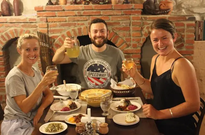 Cena georgiana a Kutaisi con khachapuri e vino artigianale