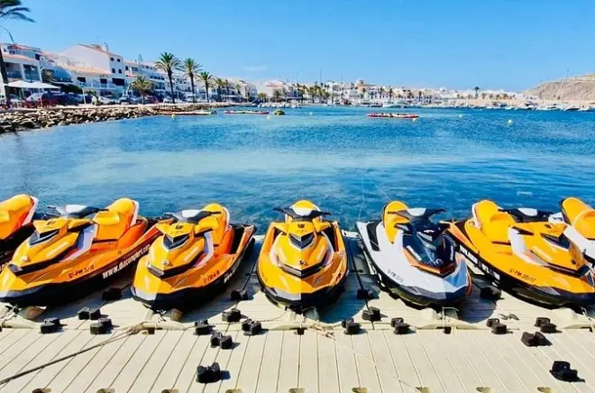 Jet-Ski in Nordmenorca: Klippen von La Mola & Küstenfahrt