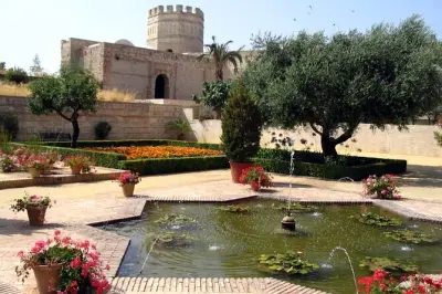 Jerez Walking Tour: Alcazar Palace & Cathedral Entrance