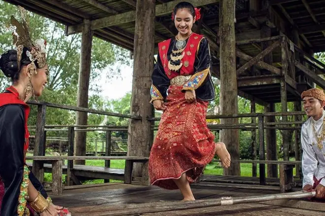 Tour por Sarawak Cultural Village desde Kuching: Siete casas étnicas