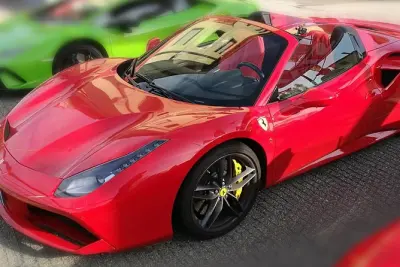 Ferrari Testfahrt & Museum: Ganztägig in Maranello
