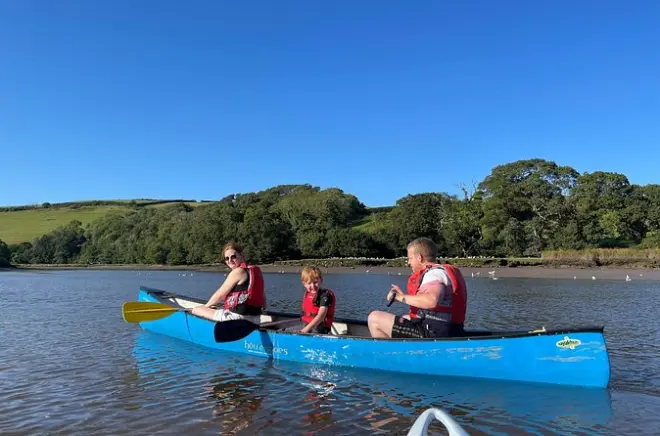 Paseo en canoa guiado por el río Dart, cerca de Totnes, medio día