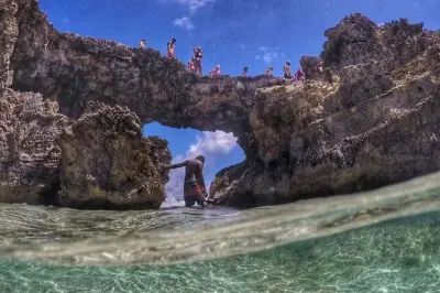 Power Boat Tour Antigua: Laviscount Island & Snorkeling