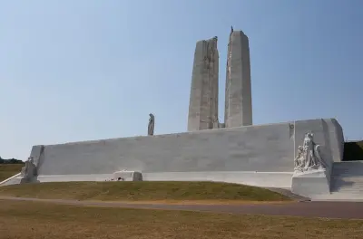 Vimy Ridge et champs de Flandre depuis Lille : Sites canadiens de la Première Guerre
