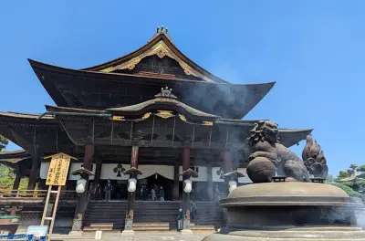 Tour a piedi al tempio Zenkoji di Nagano con degustazione di oyaki