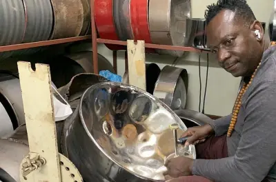 Fabrication de steelpan à Port of Spain : Jouez des tambours