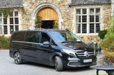 Privater Transfer von Dromoland Castle zum Flughafen Dublin