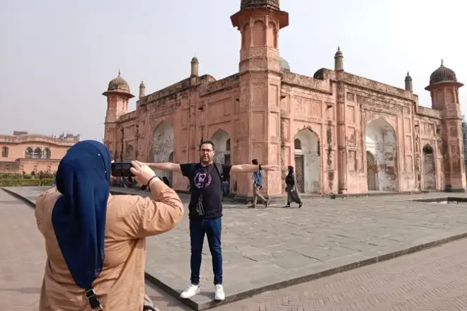 Old Dhaka half-day tour: Ahsan Manzil, Star Mosque, Lalbag Fort
