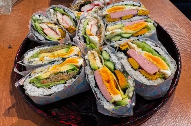 Kanazawa: Prepara onigirazu, il panino di riso giapponese con locali