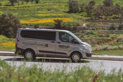 Découvrez la beauté paisible de gozo avec un chauffeur privé, explorez les temples Ġgantija, la citadelle de victoria, les salines et des grottes secrètes. prise en charge flexible et itinéraire