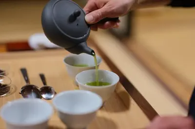 Grüntee brauen lernen in Takayama mit Experte aus 100-Jahre-Shop