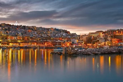 Arriva al porto del pireo e rilassati: transfer privato in mercedes con autista locale, wifi, aria condizionata e acqua inclusi per il tuo hotel ad atene.