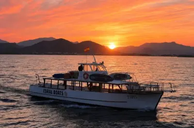Alcudia Sonnenuntergang: Holzboot, Tapas & Schwimmen