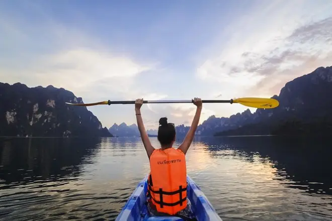 Cheow Lan See 2-Tage Tour: Longtail-Boot & Hütte am See